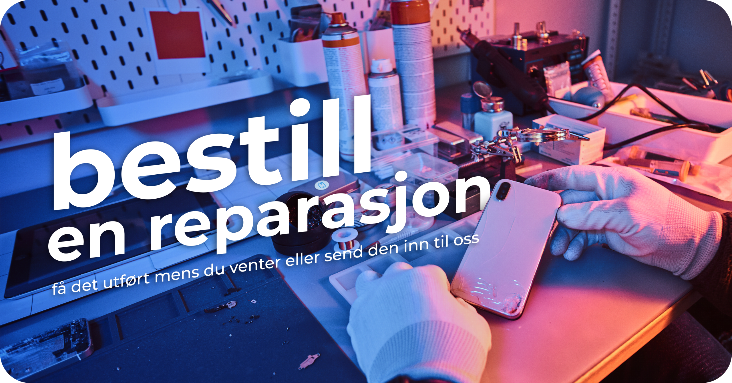 En tekniker på Mobilverkstedet.no reparerer en mobiltelefon.