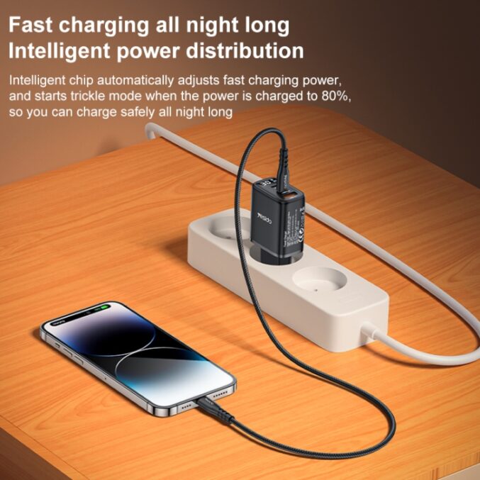 30W hurtiglader med USB, to USB-C og display (YC69) - Bilde 3