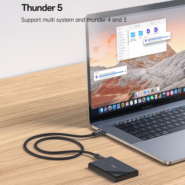 Thunderbolt 5-kabel koblet til bærbar PC og ekstern SSD, kompatibel med Thunderbolt 4 og 3
